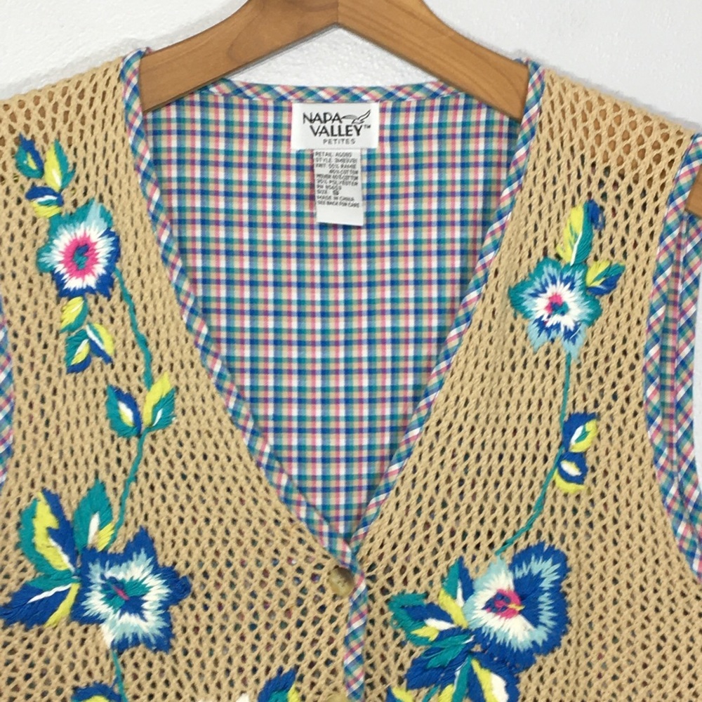 Vintage Grannycore Embroidered Mesh Crochet Vest - Picture 12 of 16